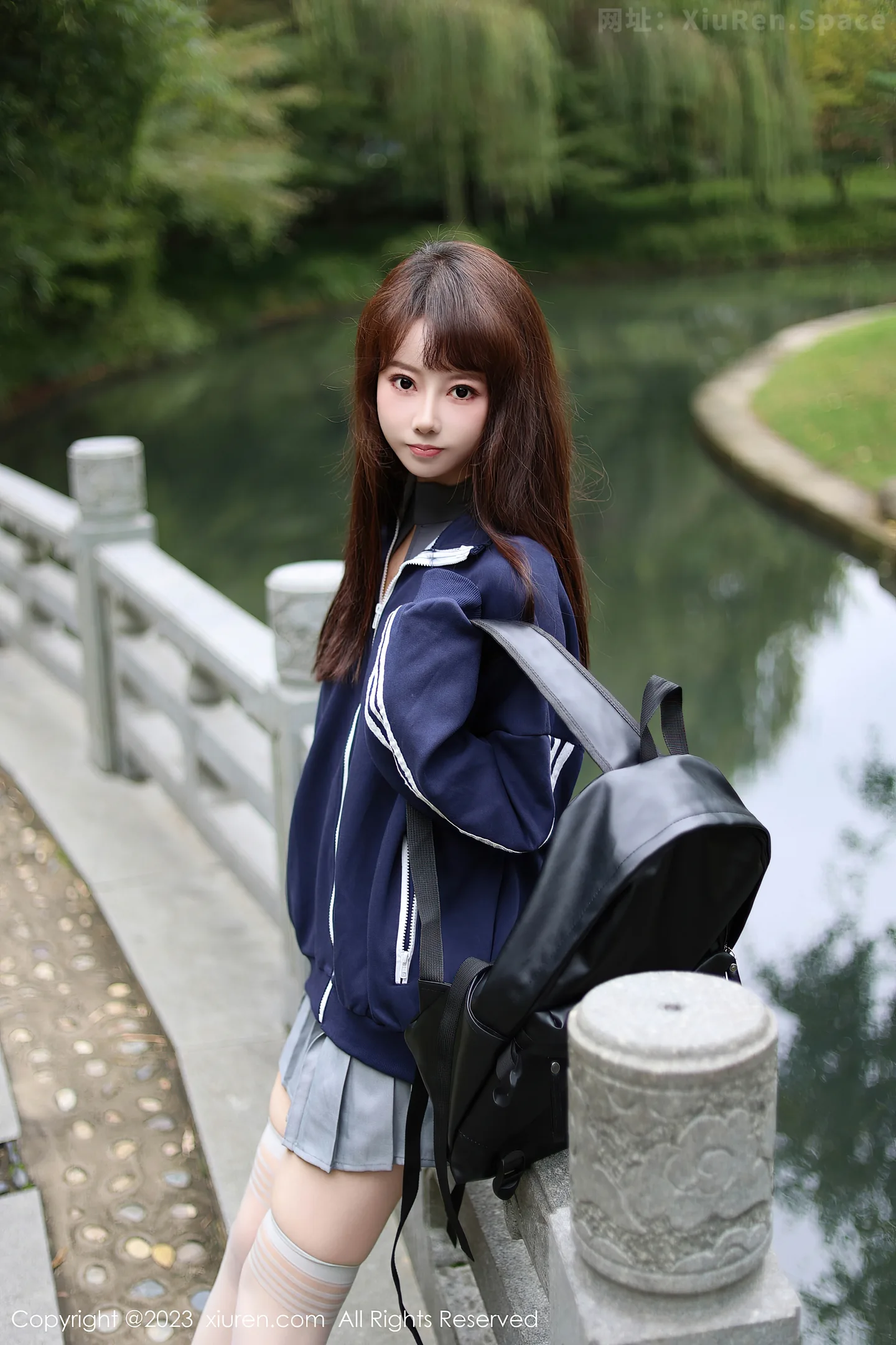 图片[3]-[XiuRen秀人网]VOL.7784 模特韩系学妹性感蓝色休闲服饰露灰色轻透连体内衣迷人诱惑写真69P-秀人网官方网站